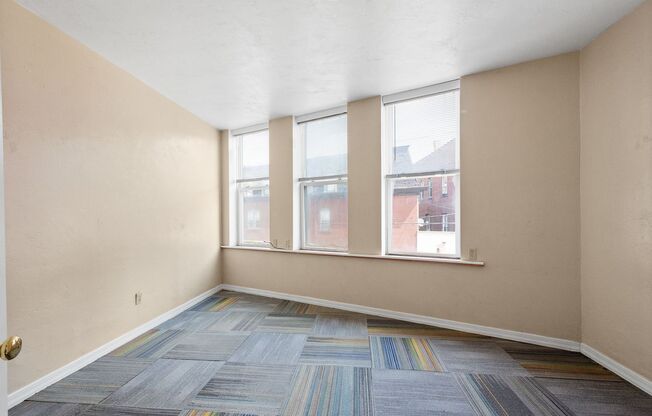 1 bed, 1 bath, 800 sqft, $849, Unit 103 W Lincoln Ave #1