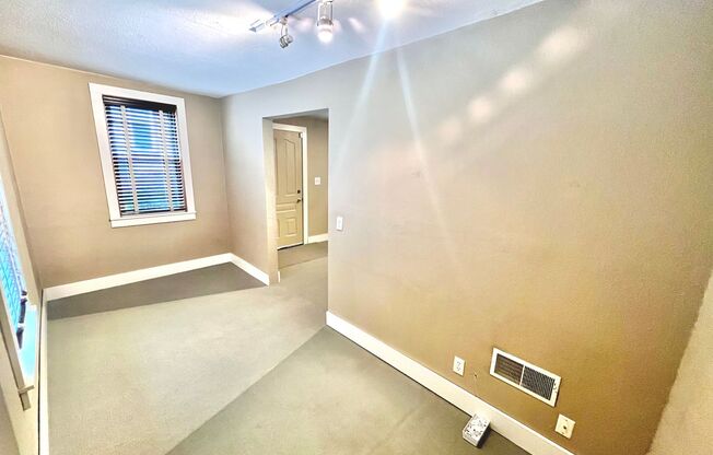 424/424A, 424B W. Washington Street