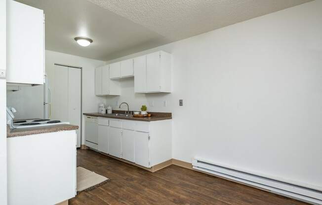 Sedona| Kitchen with White Cabinets