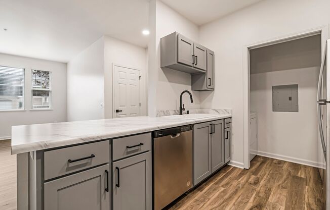 2 beds, 1 bath, 948 sqft, $1,750, Unit 173