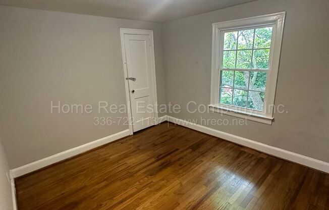 2 beds, 1 bath, $1,095