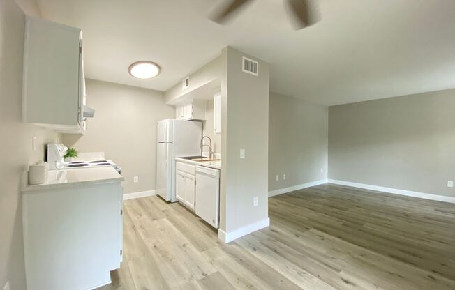 2 beds, 2 baths, 800 sqft, $2,677, Unit 20-102