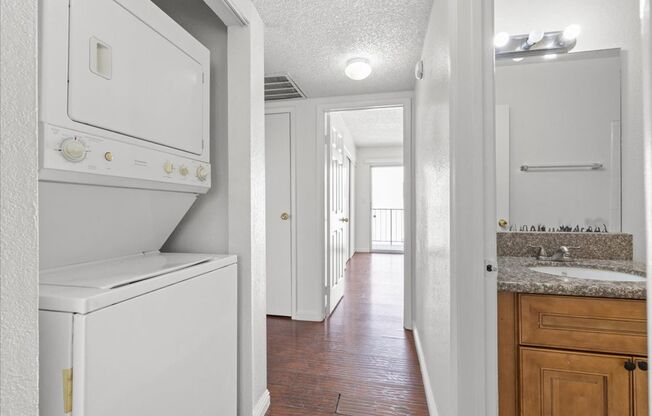 2 beds, 2 baths, 922 sqft, $1,245, Unit Van Dyke Unit D