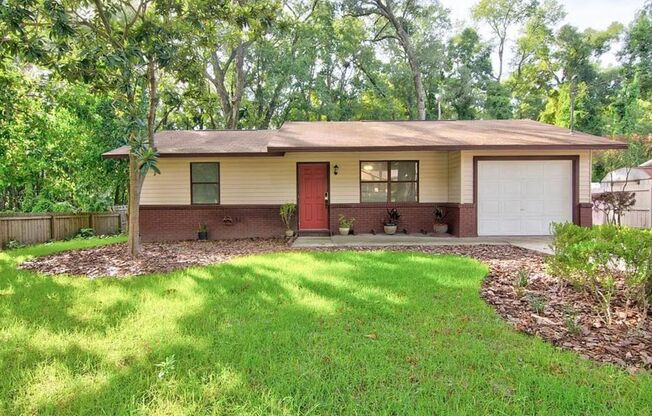 Welcome to this cozy 2-bedroom, 1-bathroom home located at 11907 NW 147th Pl in Alachua, FL.