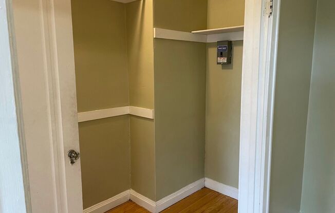 Studio, 1 bath, $795, Unit 33