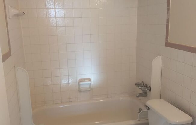 1 bed, 1 bath, $900, Unit 8