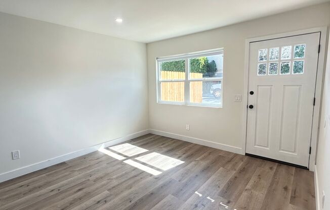 422 E Walnut