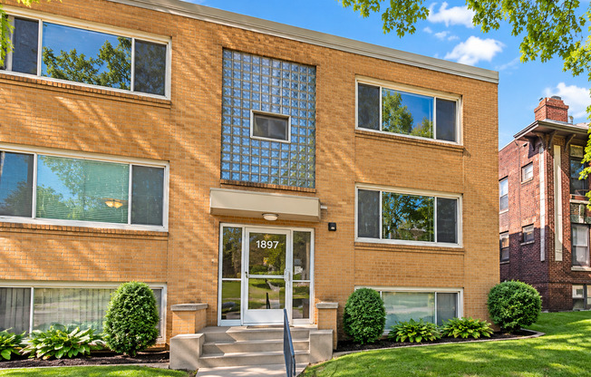 Oversized 1-Bedrooms on Grand Ave | Near St. Thomas | Pet Friendly!
