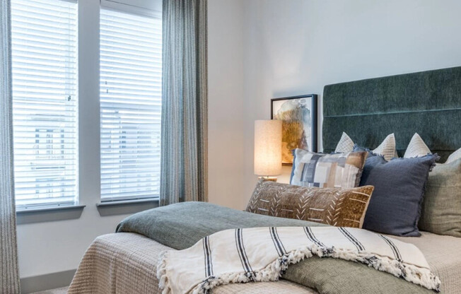 10221 WHISTLE STOP LN