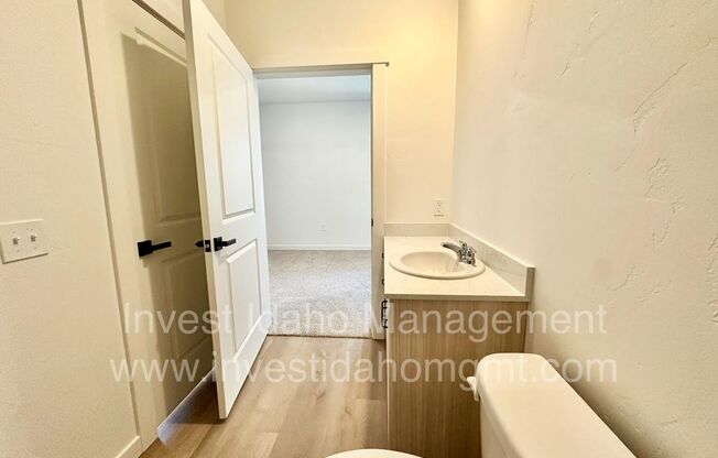 1 bed, 1 bath, 712 sqft, $1,275, Unit 4