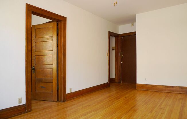 1 bed, 1 bath, 410 sqft, $865, Unit 22 - 31