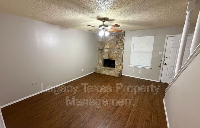 1409 COURTNEY PL