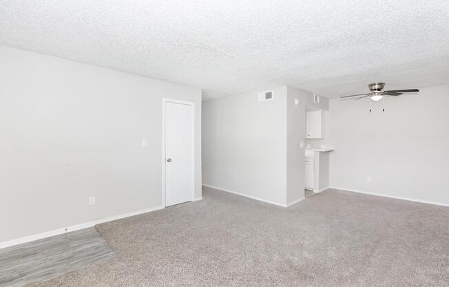 2 beds, 1 bath, 700 sqft, $1,130