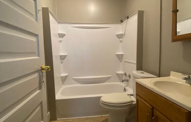 2 beds, 1 bath, $995