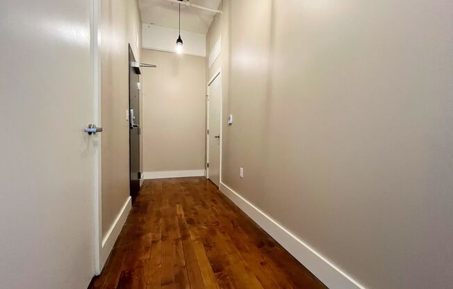 1 bed, 1 bath, 789 sqft, $1,950, Unit UNIT 404