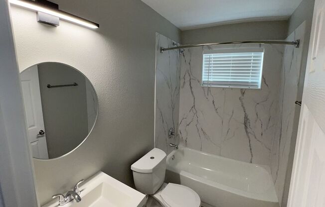 2 beds, 1 bath, 722 sqft, $1,200, Unit N-43