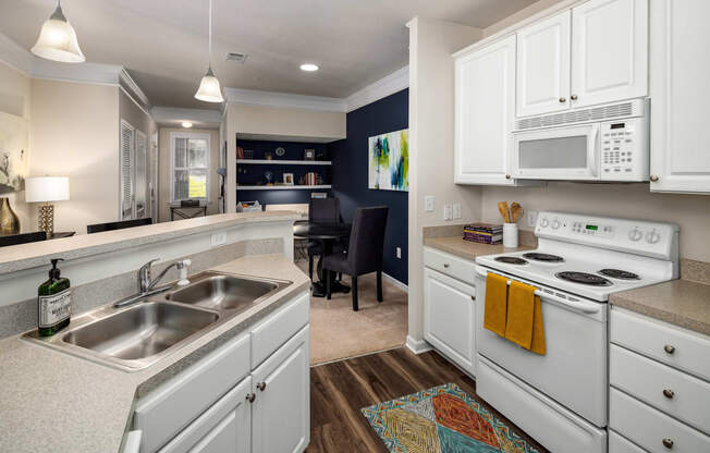 Fully Equipped Kitchen at Abberly Green Apartment Homes, North Carolina, 28117