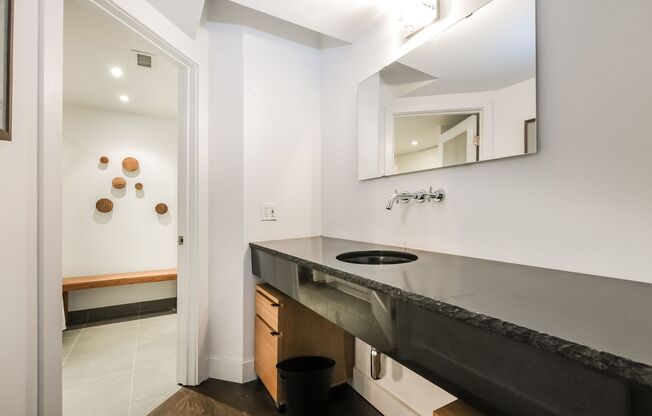 1 bed, 1 bath, $2,100, Unit Unit #1109