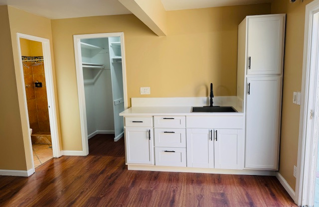 300th Block E Emerson Street