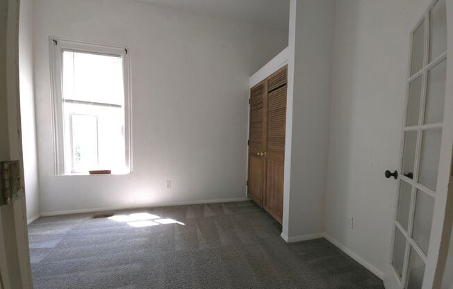 Spacious 4 Bed 2 Bath in Goss/Grove!