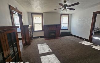 3 beds, 1 bath, $1,700, Unit UNIT 2