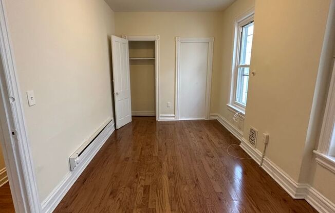 3 beds, 1 bath, 1,161 sqft, $1,400