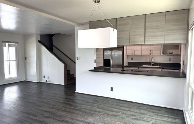 Koko Isle Circle - Renovated 3 bedroom, 2.5 bath townhome with carport