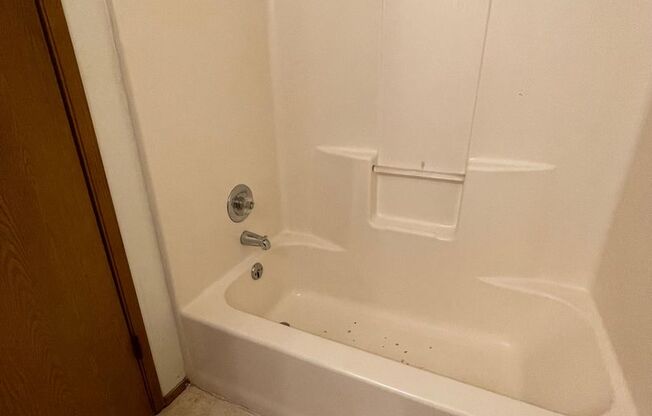 2 beds, 1.5 baths, 950 sqft, $1,650, Unit B206