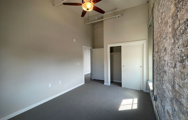 2 beds, 1 bath, 1,002 sqft, $2,215, Unit Cream City Lofts-409