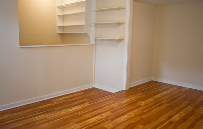 Adorable studio apartment, walk to UNC and downtown! Utilities included!