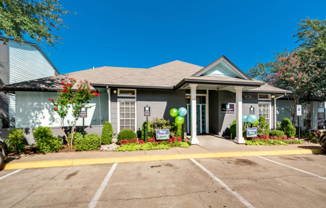 1 bed, 1 bath, 590 sqft, $1,075, Unit 613