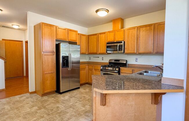 Beautiful 3 bed, 2.5 bath Edmonds Duplex Unit, $3,200/mo.
