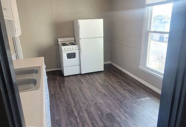 1 bed, 1 bath, $550, Unit 518 N Washington St - 2