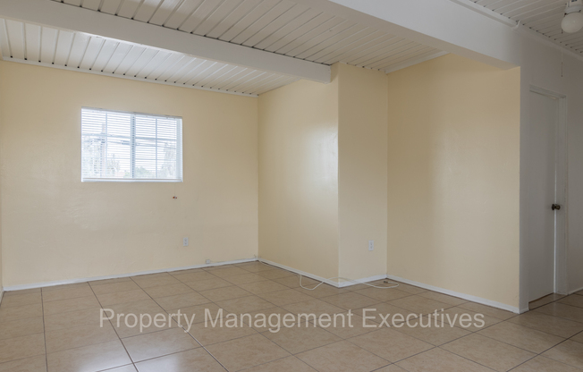 3 Bedroom, 1 Bath Apartment close to everything