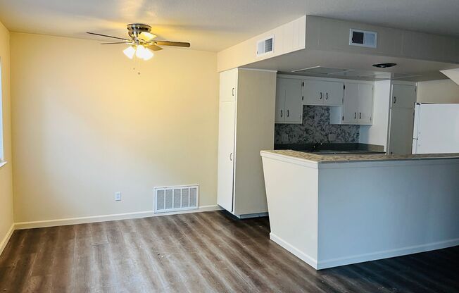 2 beds, 1 bath, $1,595, Unit 2