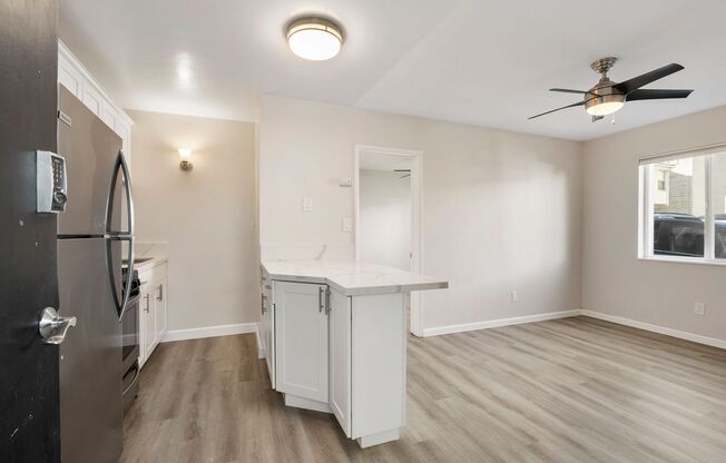 1 bed, 1 bath, 416 sqft, $2,595