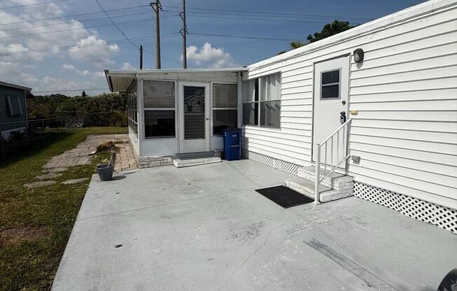 **FIRST MONTHS RENT FREE** 2 Bedroom Mobile home with Spacious yard!