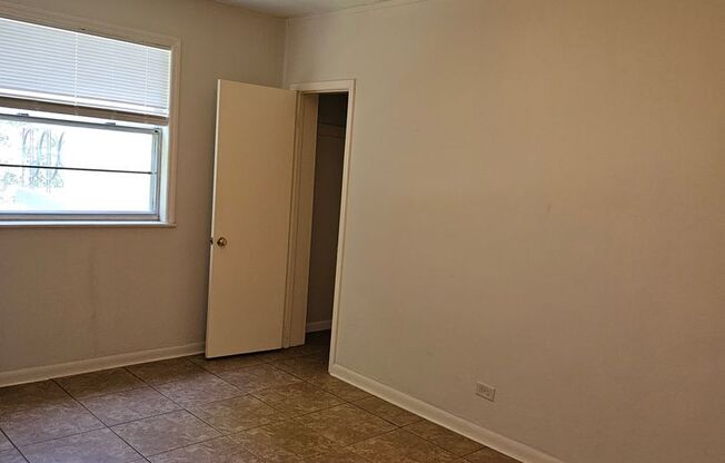 1 bed, 1 bath, 1 sqft, $650