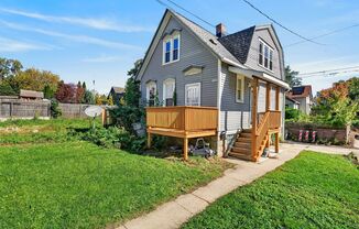2320 N Buffum