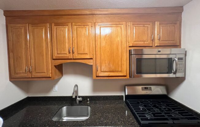 2 beds, 1 bath, 860 sqft, $1,895, Unit 2W