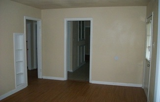 2 beds, 1 bath, $1,100