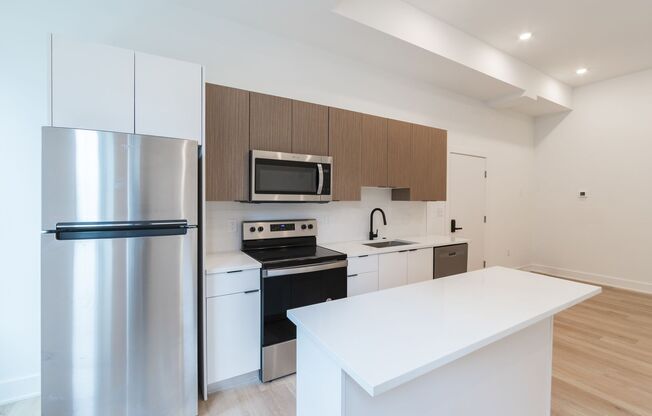 2 beds, 2 baths, 905 sqft, $1,535, Unit 1
