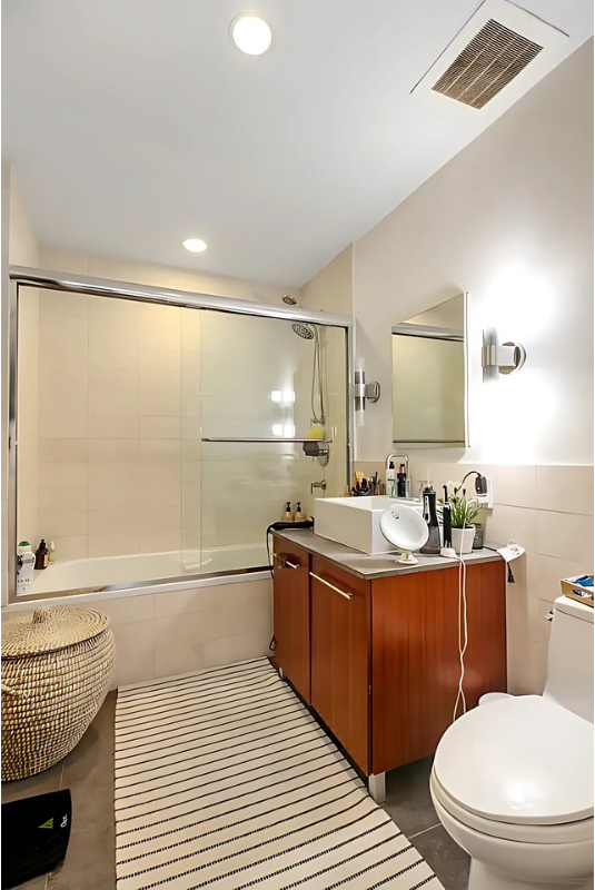 517 W 46 ST