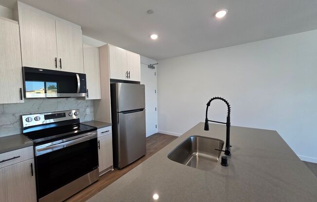 1 bed, 1 bath, 629 sqft, $2,450, Unit 2116-302