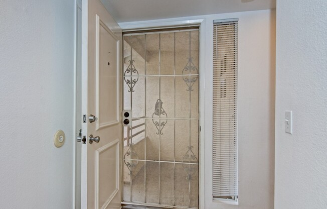 Sunny Top Floor Condo With Private Balcony In Pacific Beach