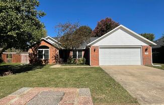 3 Bedroom/2 Bathroom In Bentonville!!!