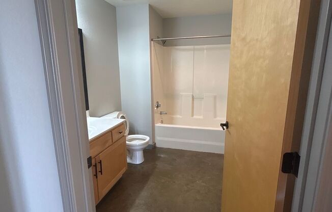 1 bed, 1 bath, 620 sqft, $1,340, Unit 909