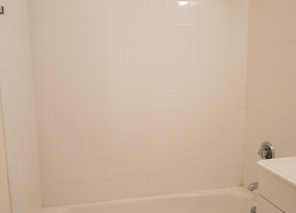 Studio, 1 bath, 999 sqft, $1,995, Unit 25