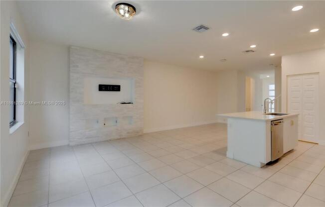 15826 NW 91 CT