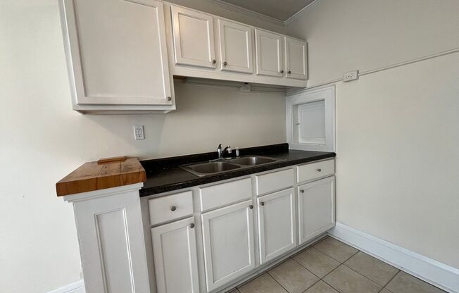 Studio, 1 bath, 450 sqft, $955, Unit 9